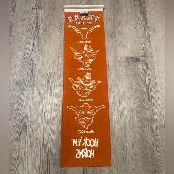 Texas Longhorns NCAA Winning Streak Embroidered Heritage Banner - Picture 3 of 5